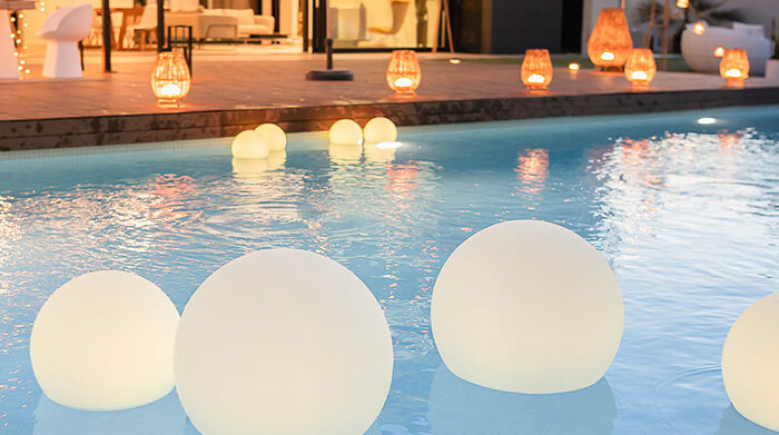 Schwimmende Beleuchtung für den Pool